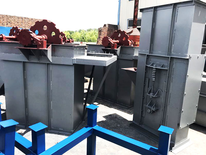 一般斗式提升機(jī)電機(jī)在使用多長時(shí)間之后需要進(jìn)行清洗以及需要維護(hù)加油潤滑呢?(斗式提升機(jī)百度百科)